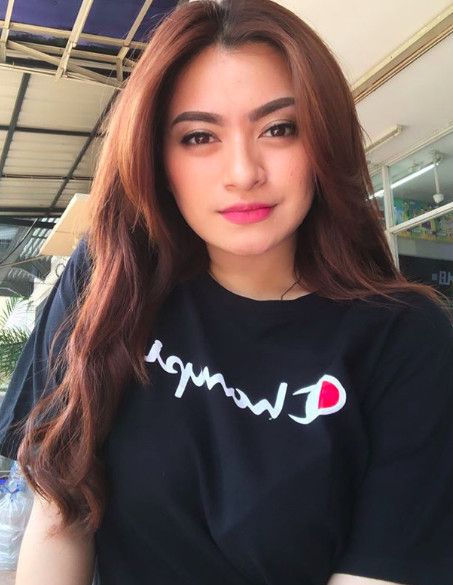 Nathalie Holscher jadi mualaf