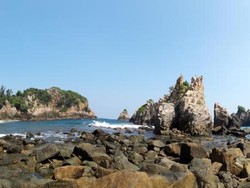 Ini 5 Fakta Menarik Pantai Gigi Hiu Lampung
