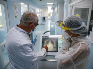 Dokter Tertular COVID-19 Meninggal Tak Dapat Ventilator di RS Tempatnya Kerja