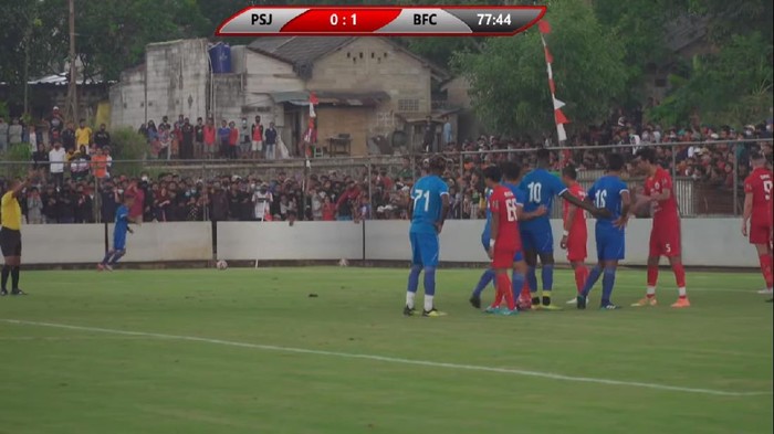 Uji coba Persija vs Bhayangkara FC dihadiri banyak penonton, Rabu (23/9/2020).
