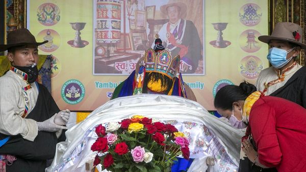 Potret Upacara Pemakaman Pencetak Rekor 10 Kali Daki Everest