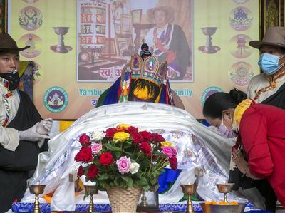 Potret Upacara Pemakaman Pencetak Rekor 10 Kali Daki Everest