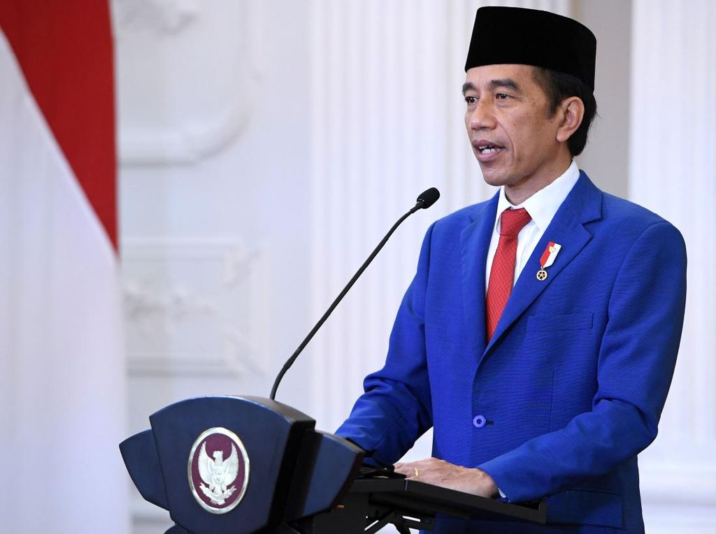 Video Jokowi Kasih Modal Rp 2,4 Juta ke Pedagang Kecil: Jangan Sampai Kendor Video Jokowi Kasih Modal Rp 2,4 Juta ke Pedagang Kecil: Jangan Sampai Kendor