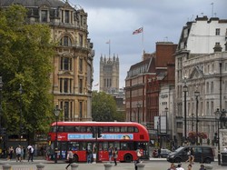 Mulai 2030, Mobil Berbahan Bakar Bensin dan Solar Haram di Inggris