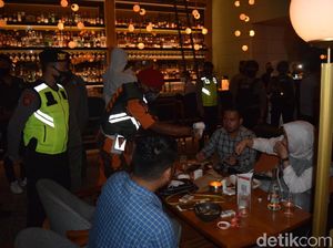 Sekilas Jatim: Razia Tempat Hiburan Malam-Samurai Ritual Tipu Rp 18 Miliar Sekilas Jatim: Razia Tempat Hiburan Malam-Samurai Ritual Tipu Rp 18 Miliar