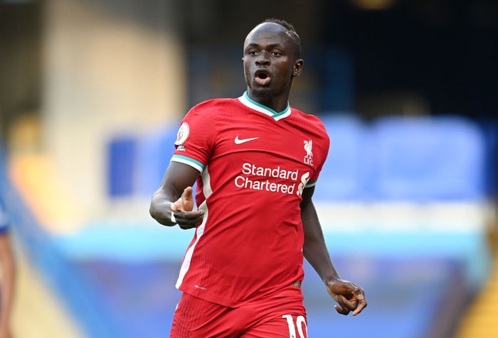 LONDON, ENGLAND - SEPTEMBER 20: Sadio Mane of Liverpool celebrates after scoring his teams first goal during the Premier League match between Chelsea and Liverpool at Stamford Bridge on September 20, 2020 in London, England. (Photo by Michael Regan/Getty Images)
