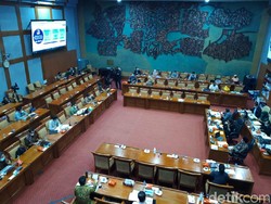 DPR dan Pemerintah Bahas Nasib 34.954 Guru Honorer Jadi PPPK