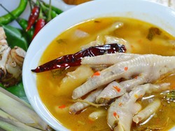 Resep Sup Ceker Asam Pedas yang Menyegarkan