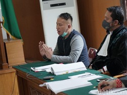 Nggak Kelar-kelar! Sidang Kasus Vicky Prasetyo vs Angel Lelga Ditunda Lagi