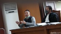 Jalani Sidang, Vicky Prasetyo Debat Soal Zina
