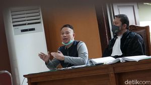 Jalani Sidang, Vicky Prasetyo Debat Soal Zina