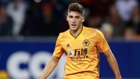 Di posisi bek kiri, ada Ruben Vinagre. Usianya pun masih muda, masih 21 tahun (Getty Images/Pool)