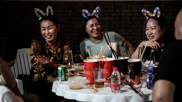 Potret Before and After Wuhan, Dulu Menangis, Kini Tertawa