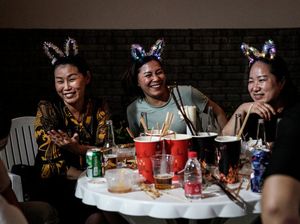 Potret Before and After Wuhan, Dulu Menangis, Kini Tertawa