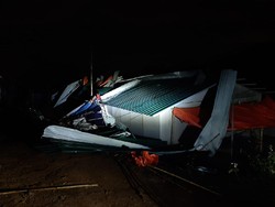 20 Unit Huntara Korban Longsor di Bogor Ambruk Disapu Angin Kencang