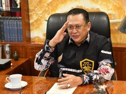 Ketua MPR & PARFI56 Salurkan Bantuan untuk UMKM Pekerja Seni