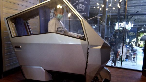 Canggih! Motor Listrik Ini Dilengkapi AC-Panel Surya