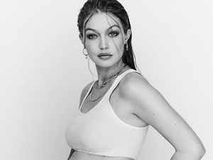 Taylor Swift Buat Selimut Pink untuk Bayi Gigi Hadid dan Zayn Malik Taylor Swift Buat Selimut Pink untuk Bayi Gigi Hadid dan Zayn Malik