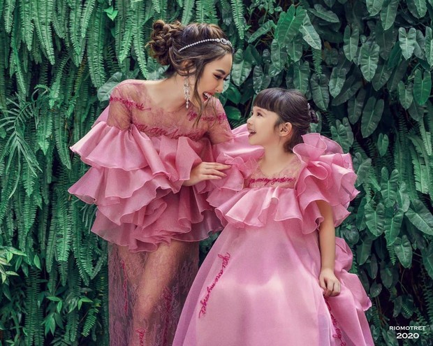 Gaya Mewah Gisella Anastasia dan Gempi Pemotretan di Rumah ...