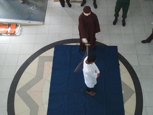 Punggung Pemerkosa Anak di Aceh Lecet Berat, Cambuk Disetop di Sabetan Ke-52