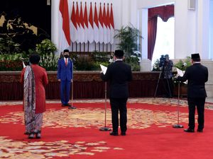 Jokowi Lantik Aggota Dewan Komisioner LPS