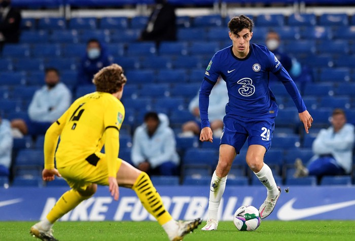 LONDON, ENGLAND - SEPTEMBER 23: Kai Havertz of Chelsea runs with the ball during the Carabao Cup third round match between Chelsea and Barnsley at Stamford Bridge on September 23, 2020 in London, England. Football Stadiums around United Kingdom remain empty due to the Coronavirus Pandemic as Government social distancing laws prohibit fans inside venues resulting in fixtures being played behind closed doors. (Photo by Neil Hall - Pool/Getty Images)