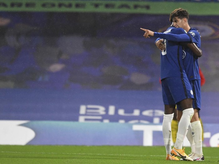 Chelseas Kai Havertz, right, celebrates with his teammate Tammy Abraham, after scoring his teams second goal during the English League Cup third round soccer match between Chelsea and Barnsley at Stamford Bridge in London, Wednesday, Sept. 23, 2020. (AP Photo/Neil Hall)
