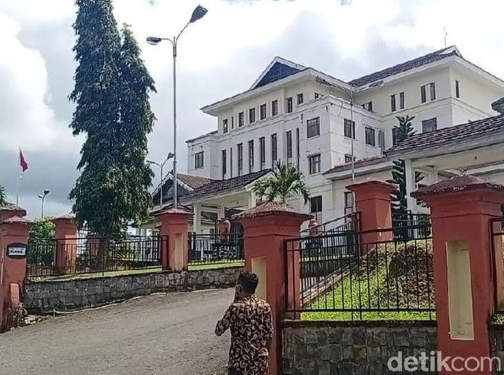 Diimbau Swab Cegah COVID-19 Klaster Kantor, Baru 3 Anggota DPRD Maluku Ikut Diimbau Swab Cegah COVID-19 Klaster Kantor, Baru 3 Anggota DPRD Maluku Ikut