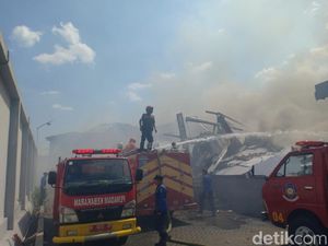 Gudang Popok Bayi dan Produk Kecantikan di Malang Terbakar