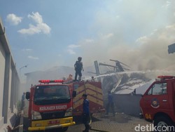 Gudang Popok Bayi dan Produk Kecantikan di Malang Terbakar