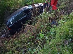 Diduga Hilang Kendali, Minibus Terjun ke Jurang di Jalur Puncak Cianjur