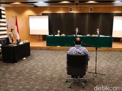 Jejak Ketua KPK Firli Naik Helikopter hingga Disanksi