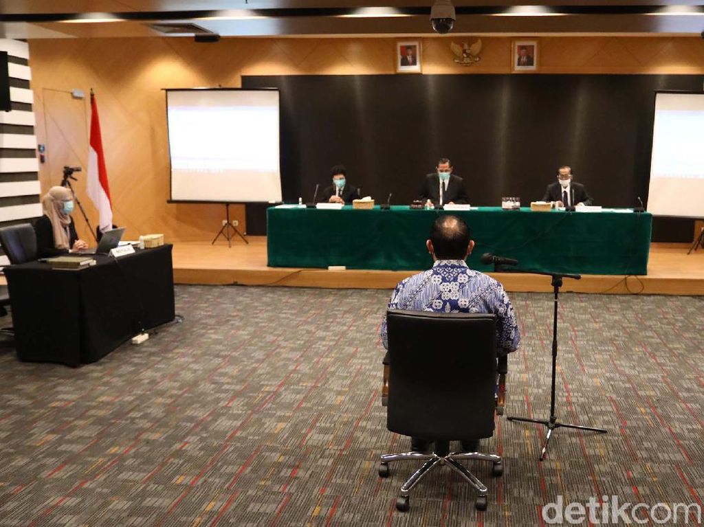 Jejak Ketua KPK Firli Naik Helikopter hingga Disanksi Jejak Ketua KPK Firli Naik Helikopter hingga Disanksi