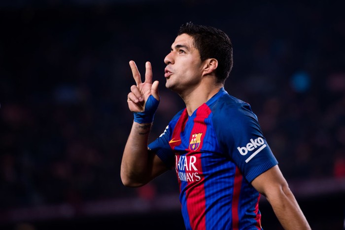 BARCELONA, SPAIN - FEBRUARY 07:  Luis Suarez of FC Barcelona celebrates after scoring the opening goal during the Copa del Rey semi-final second leg match between FC Barcelona and Atletico de Madrid at Camp Nou on February 7, 2017 in Barcelona, Spain.  (Photo by Alex Caparros/Getty Images)