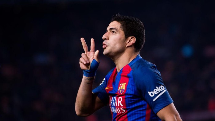 BARCELONA, SPAIN - FEBRUARY 07:  Luis Suarez of FC Barcelona celebrates after scoring the opening goal during the Copa del Rey semi-final second leg match between FC Barcelona and Atletico de Madrid at Camp Nou on February 7, 2017 in Barcelona, Spain.  (Photo by Alex Caparros/Getty Images)