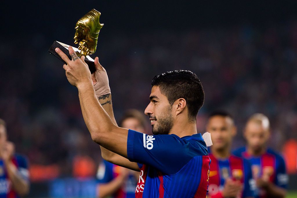 BARCELONA, SPAIN - FEBRUARY 07:  Luis Suarez of FC Barcelona celebrates after scoring the opening goal during the Copa del Rey semi-final second leg match between FC Barcelona and Atletico de Madrid at Camp Nou on February 7, 2017 in Barcelona, Spain.  (Photo by Alex Caparros/Getty Images)