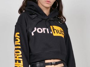 Kolaborasi dengan PornHub, Desainer Jerman Gelar Show Berbumbu Sensual