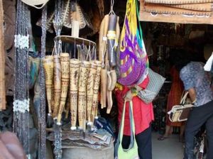 Potret Pasar Hamadi, Tempat Berburu Cenderamata di Papua Potret Pasar Hamadi, Tempat Berburu Cenderamata di Papua