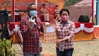 Paslon di Toraja Utara Kenakan Baju Kotak-kotak Ala Jokowi