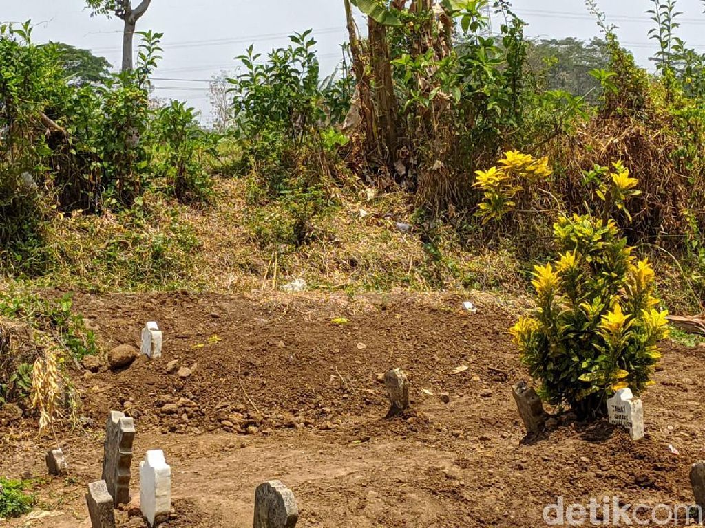 Keluarga Kerap Kerasukan, Makam Pria di Mojokerto Ini Dibongkar
