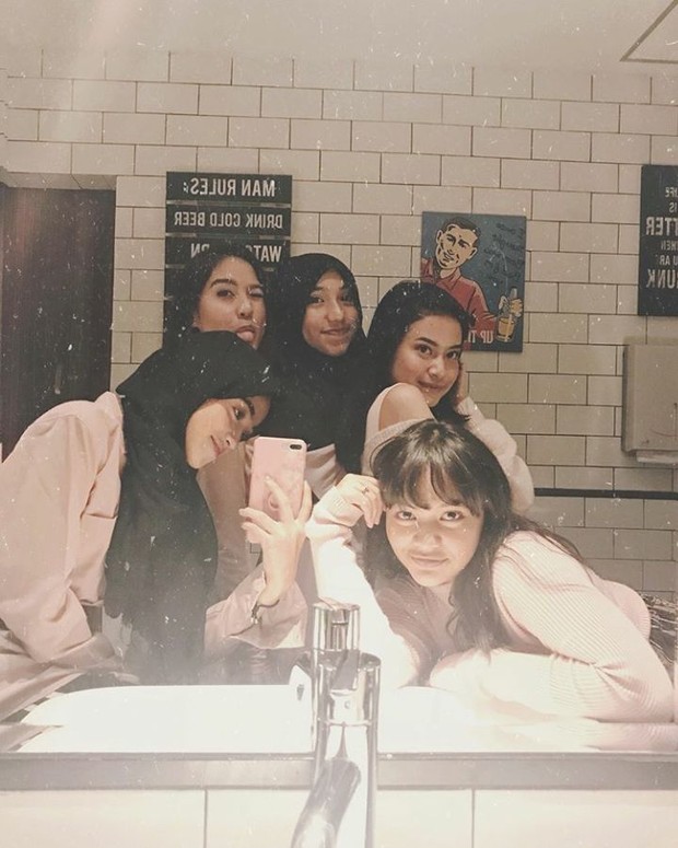 Persahabatan artis, Amel Carla, Hanggini, artis cilik Amel Carla