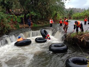 Foto: Ditantang River Tubing Ekstrem dari Kudus