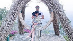 Foto: Gaya Cetar Syahrini Liburan ke Bromo & Borobudur di Tengah Pandemi