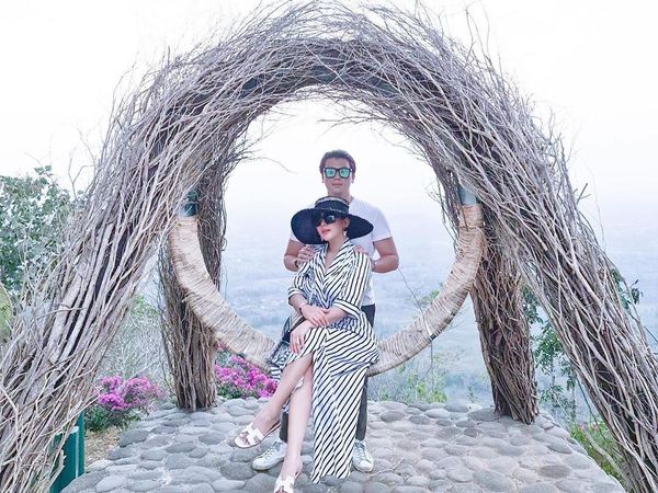 Foto: Gaya Cetar Syahrini Liburan ke Bromo & Borobudur di Tengah Pandemi