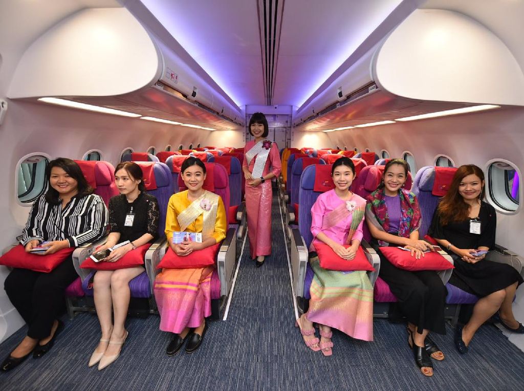 Maskapai Thailand Ajak Wisatawan Jadi Pramugari dalam Sehari Maskapai Thailand Ajak Wisatawan Jadi Pramugari dalam Sehari