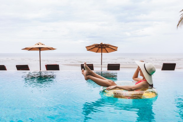 Hotel memiliki beberapa area public yang bisa digunakan oleh semua tamu. Misalnya seperti restoran, kolam renang, gym, sauna, spa, hingga area bermain anak. Nah, di masa pandemi seperti sekarang ini, sebaiknya kamu menghindari tempat-tempat ini ya, Beautynesian.