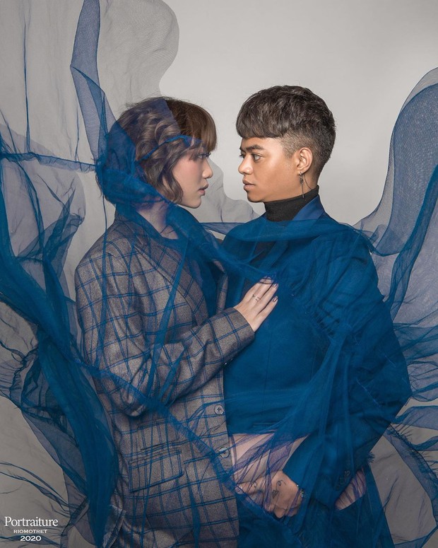 Nuansa biru menggelora terlihat begitu ciamik untuk sesi prewedding