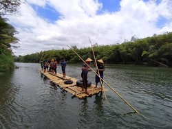 Anti Mainstream! Mengarungi Sungai Progo Naik Gethek Bambu