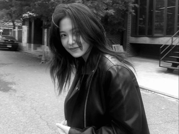 foto hitam putih Yeri RED VELVET