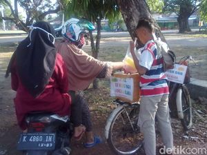 Perjuangan Zeza, Siswa SD Jualan Susu Demi Beli HP untuk Belajar Online